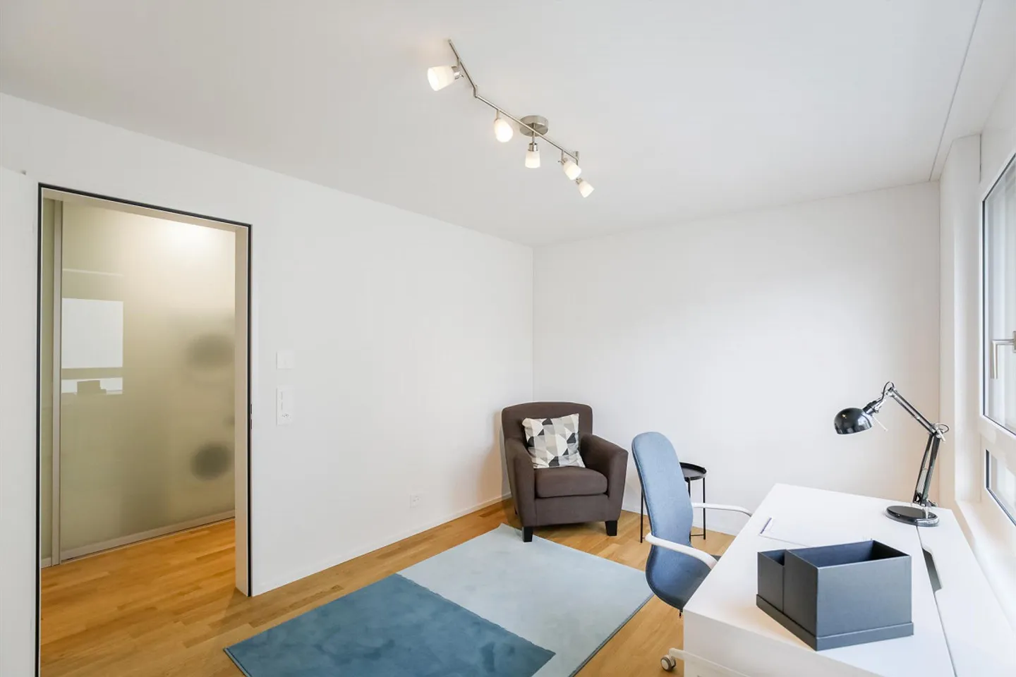 Moderne, lichtdurchflutete 3.5-Zimmer-Wohnung - Foto 3 von 8