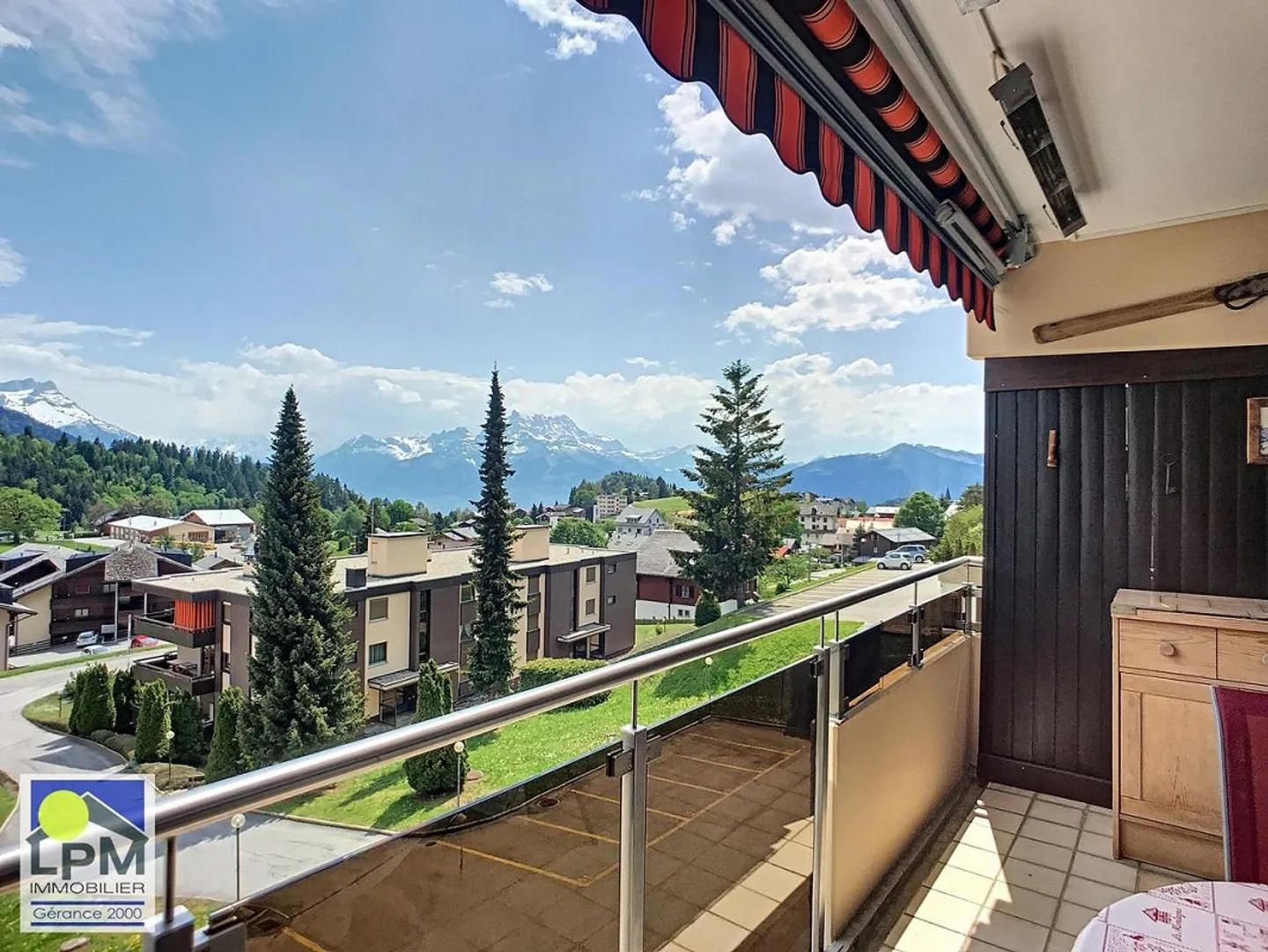 Appartement Charmant avec Vue Alpine - Photo 1 sur 18