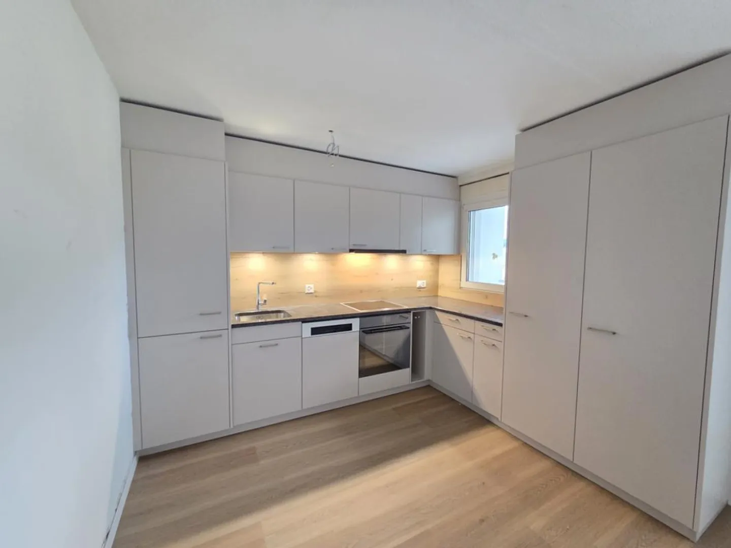 Moderne Wohnung mit Bergsicht - Foto 2 von 11
