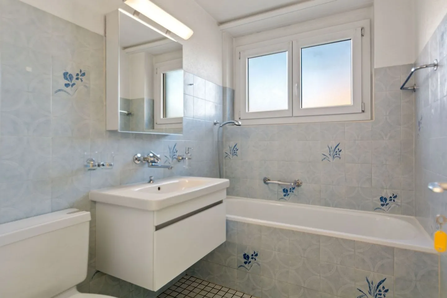 Charming and spacious 4.5-room apartment with balcony, communal garden, and 3 parking spaces - Photo 9 of 13