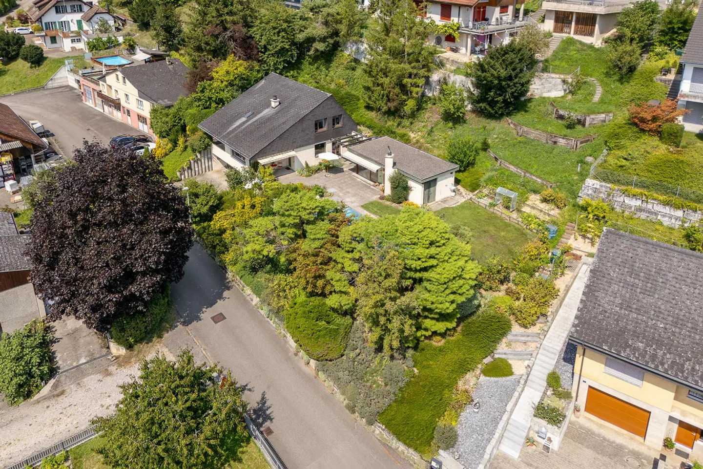 Superbe maison individuelle de 6 ½ - 7 ½ pièces avec oasis de jardin - Photo 2 sur 14