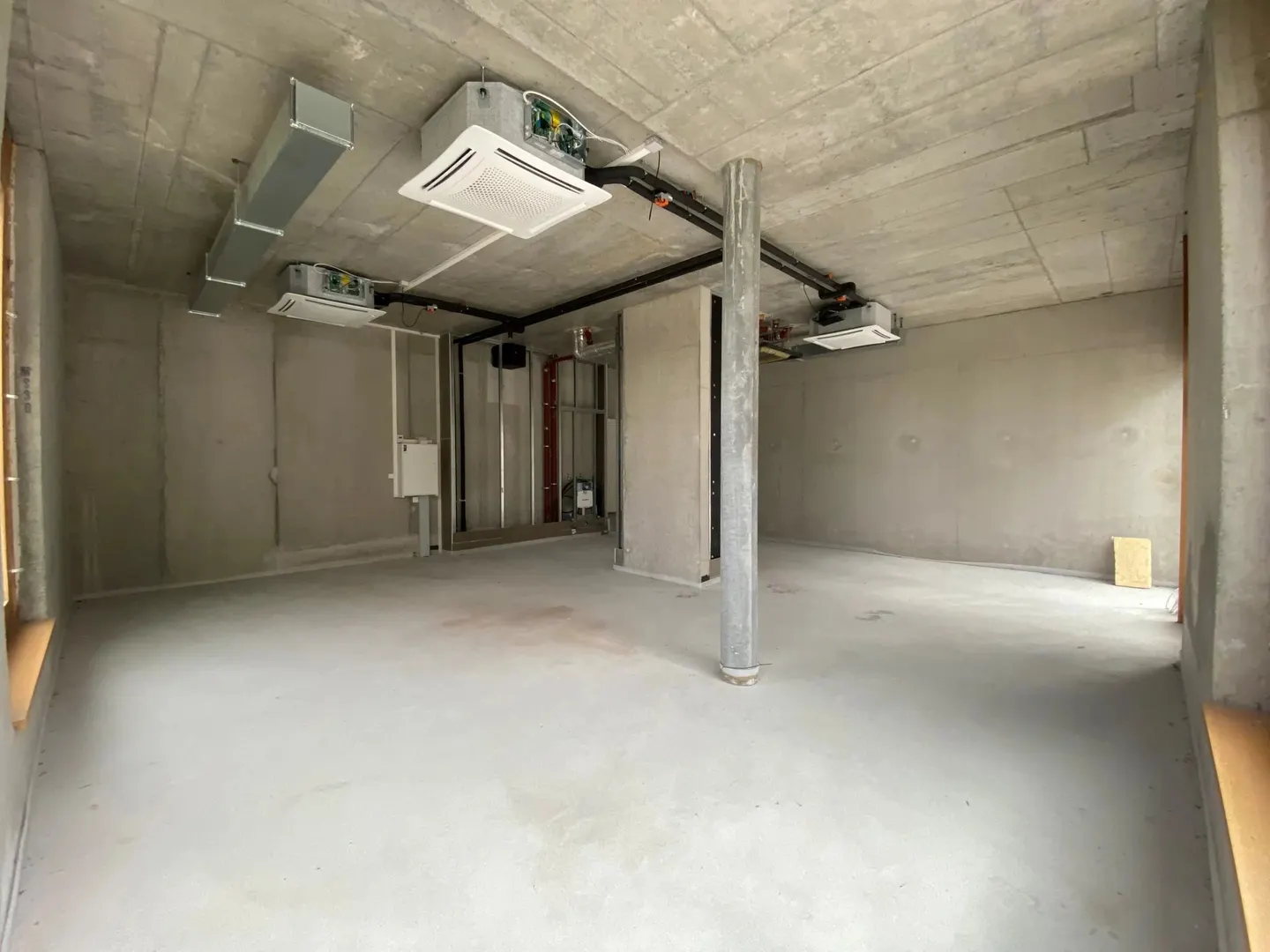 Modern Commercial Space - Photo 4 of 7