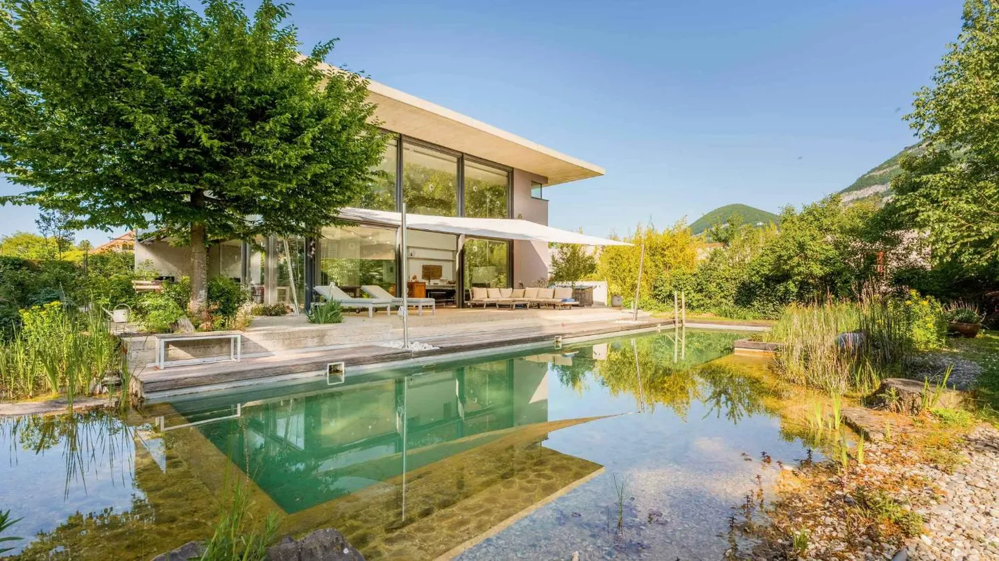 Exklusives modernes Haus mit Pool - Foto 1 von 13