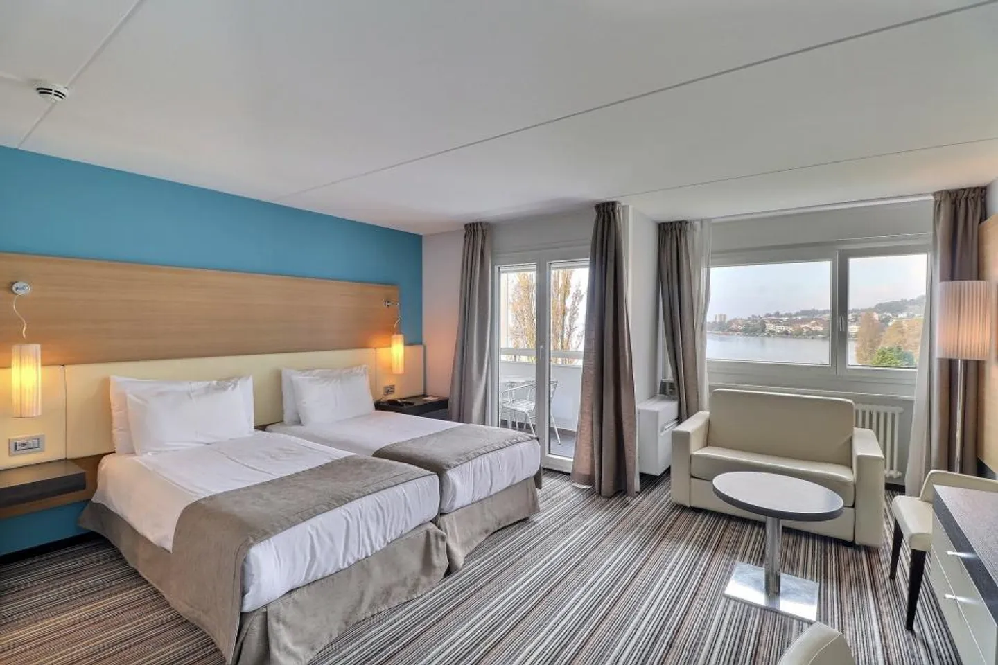 GRANDE CHAMBRE DOUBLE À L'HÔTEL MONA - Photo 2 sur 11