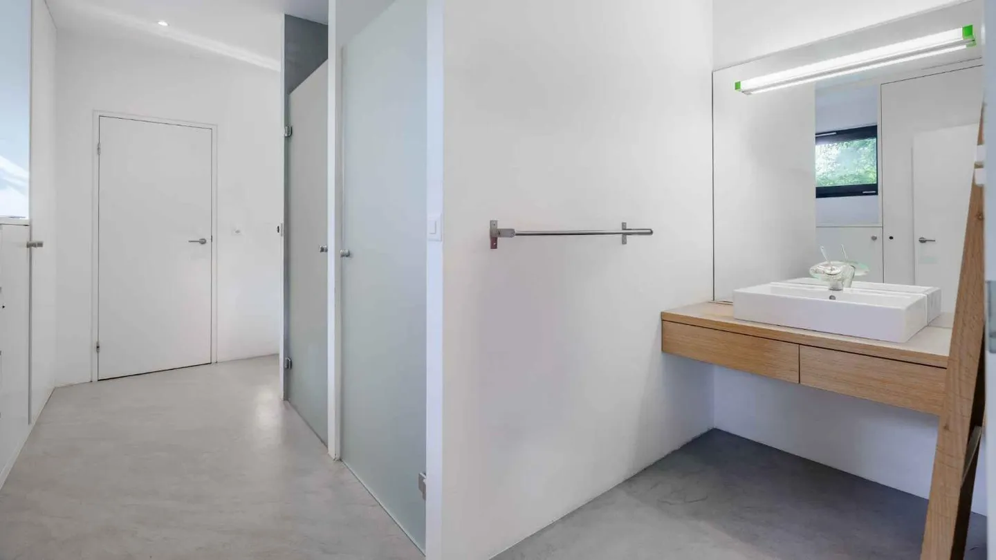 Exklusives modernes Haus mit Pool - Foto 9 von 13