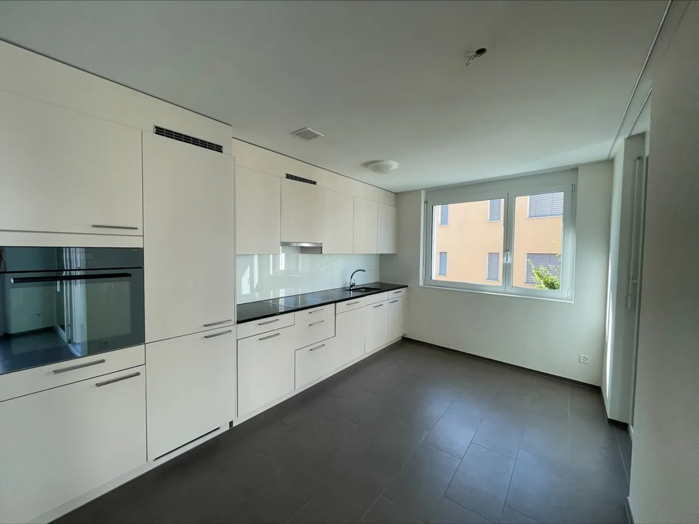 Appartamento luminoso e moderno in affitto! - Foto 4 di 11