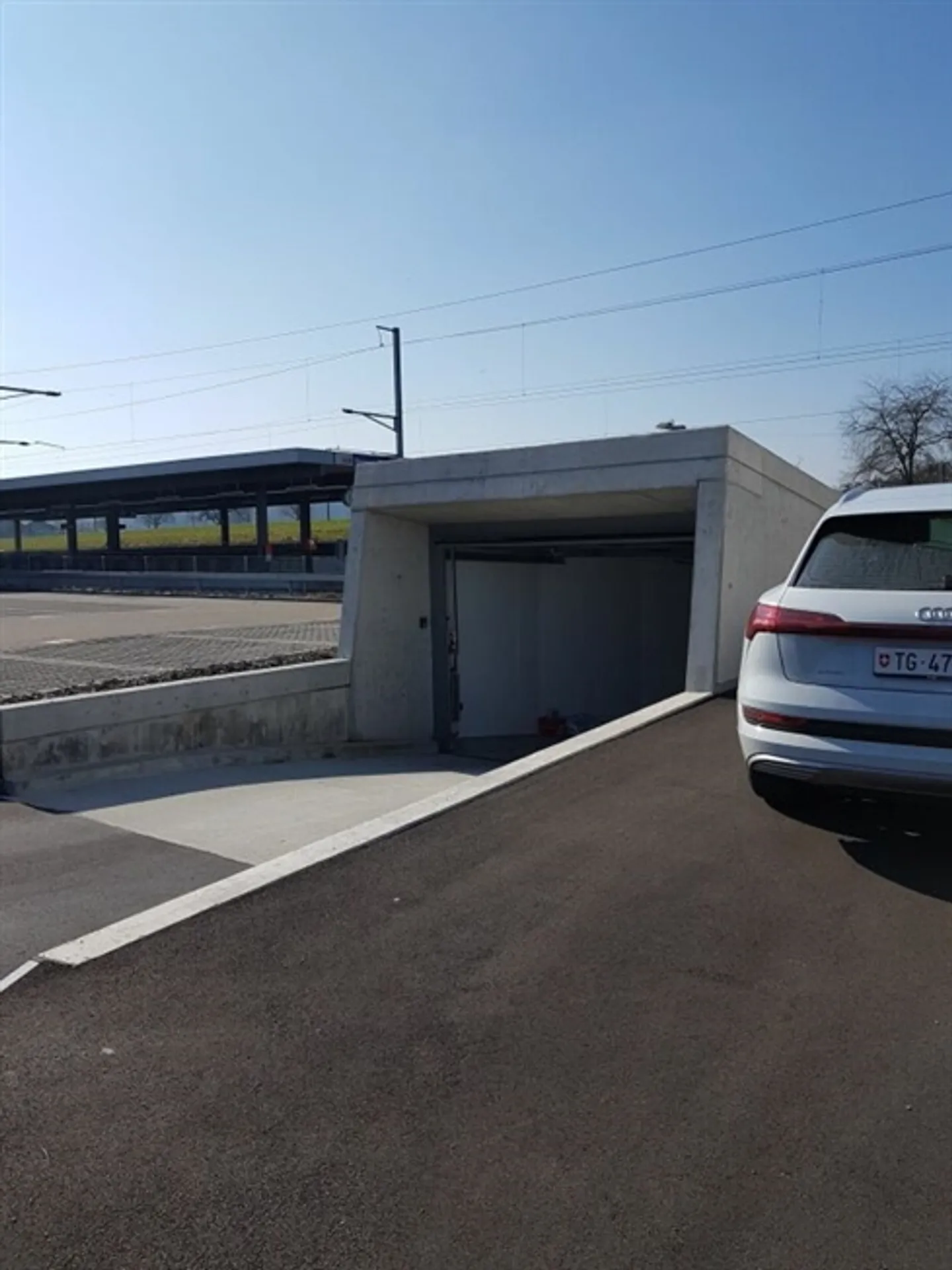 Parking spaces in underground garage for rent - Photo 3 of 4