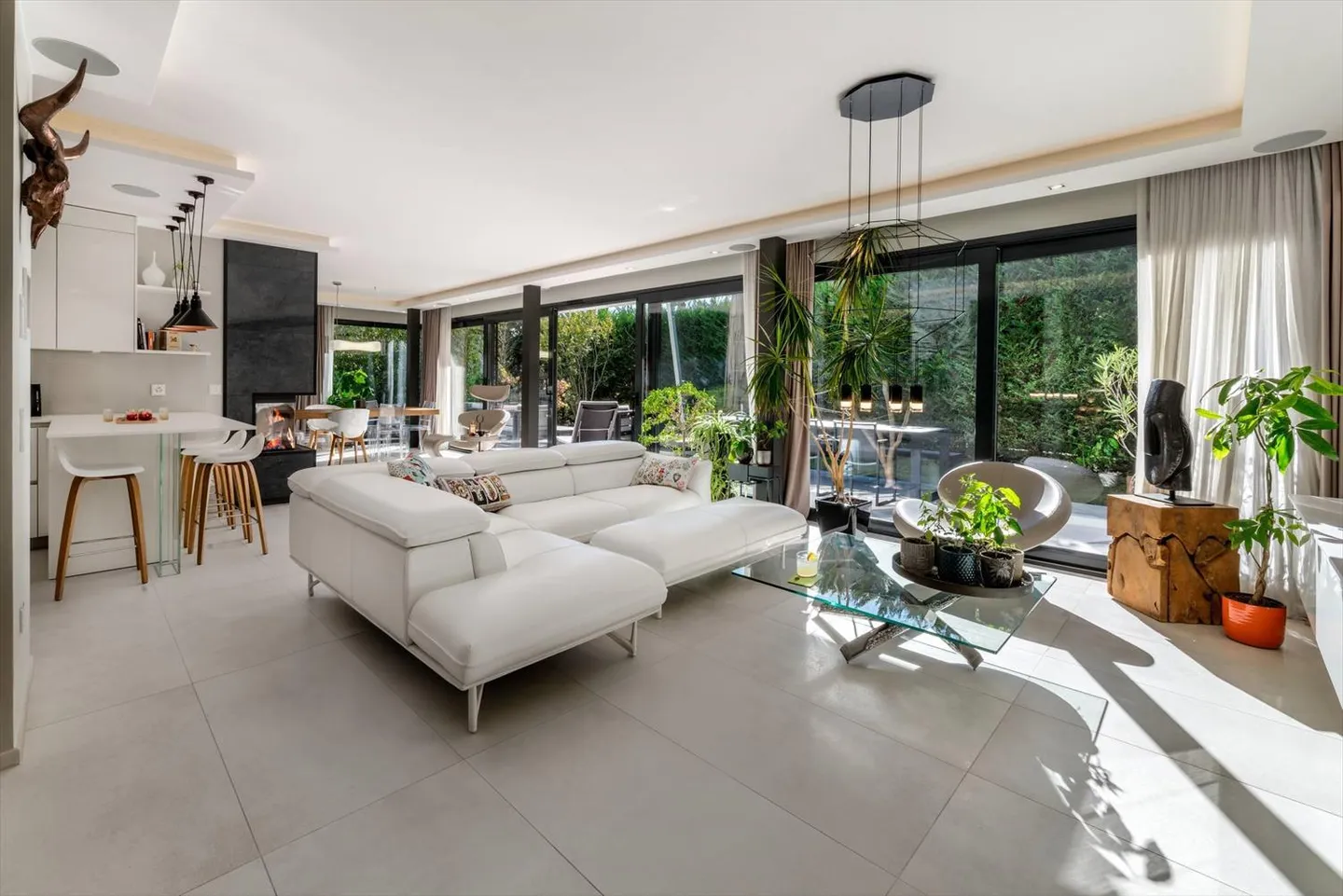 Wunderschöne zeitgenössische Villa von sehr hoher Qualität, Minergie. Exklusiv! - Foto 1 von 13