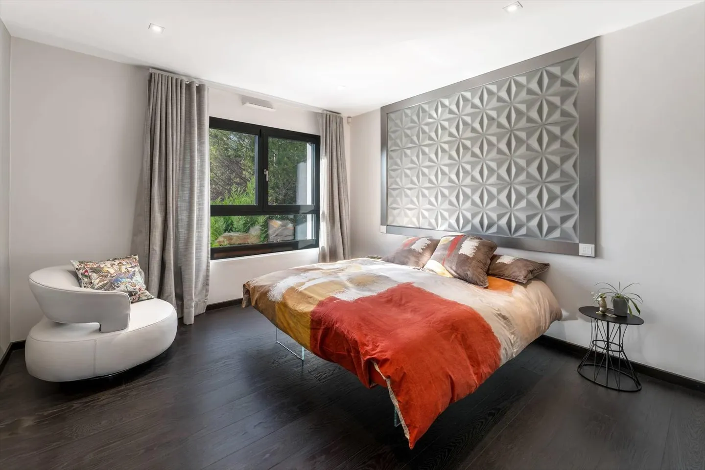 Wunderschöne zeitgenössische Villa von sehr hoher Qualität, Minergie. Exklusiv! - Foto 9 von 13