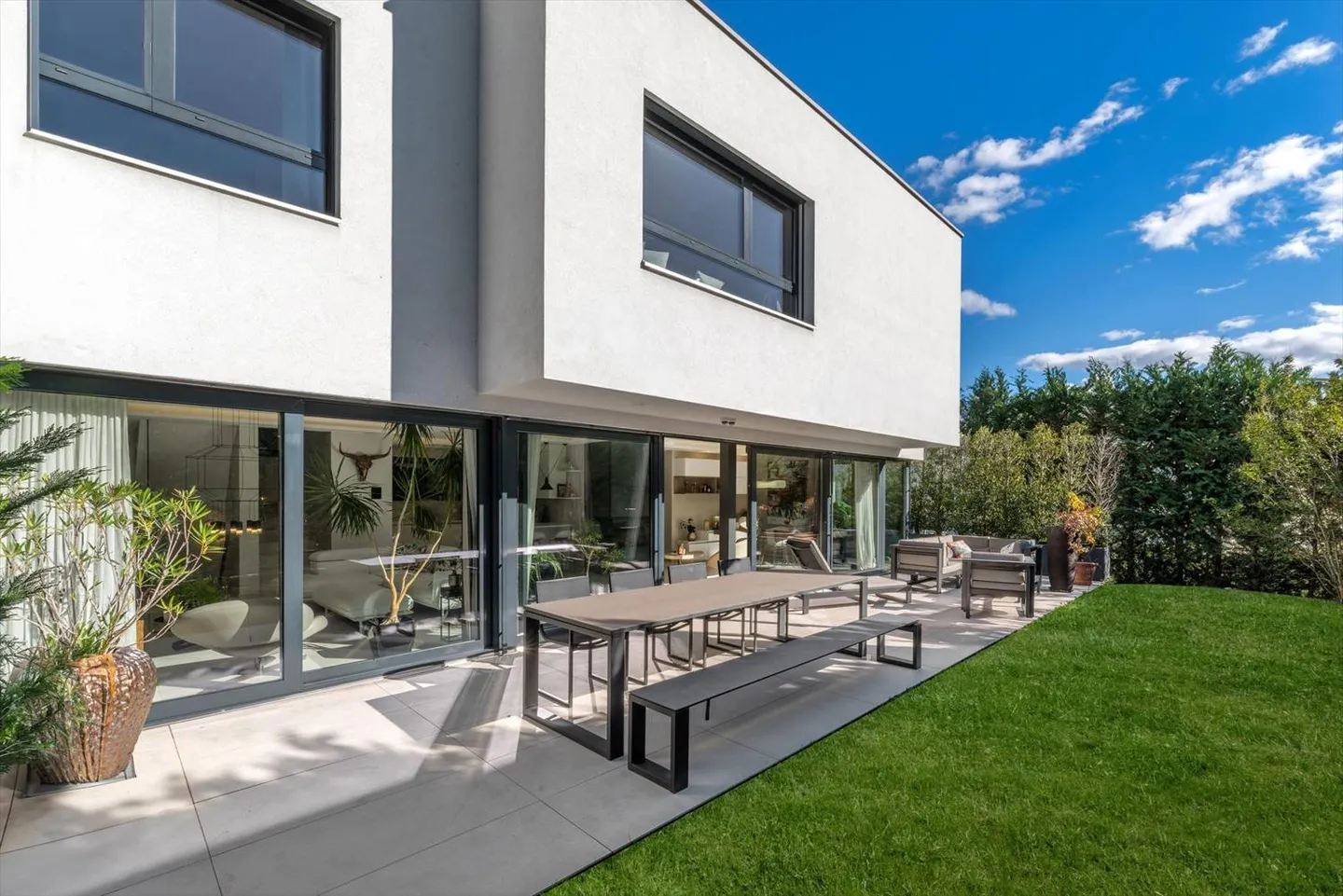 Wunderschöne zeitgenössische Villa von sehr hoher Qualität, Minergie. Exklusiv! - Foto 12 von 13