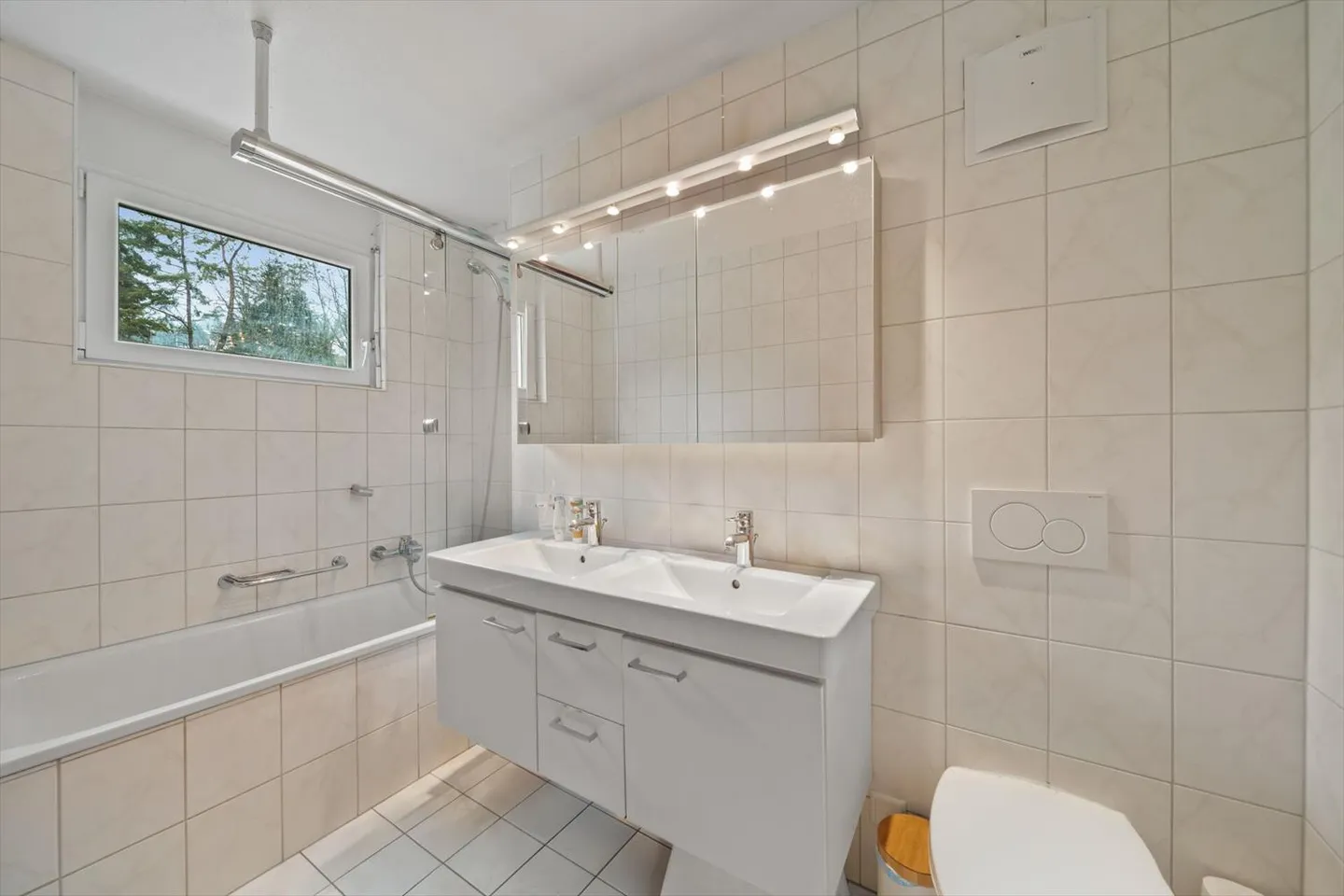 Bel appartement de 4,5 pièces au sein d'un quartier résidentiel de Clarens/Montreux - Photo 5 sur 8
