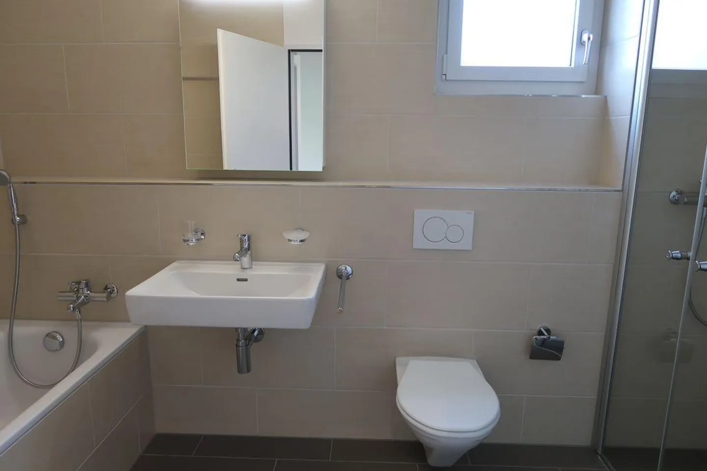 Moderno appartamento con giardino 3,5 locali in una posizione tranquilla a Oberuzwil - Foto 8 di 13