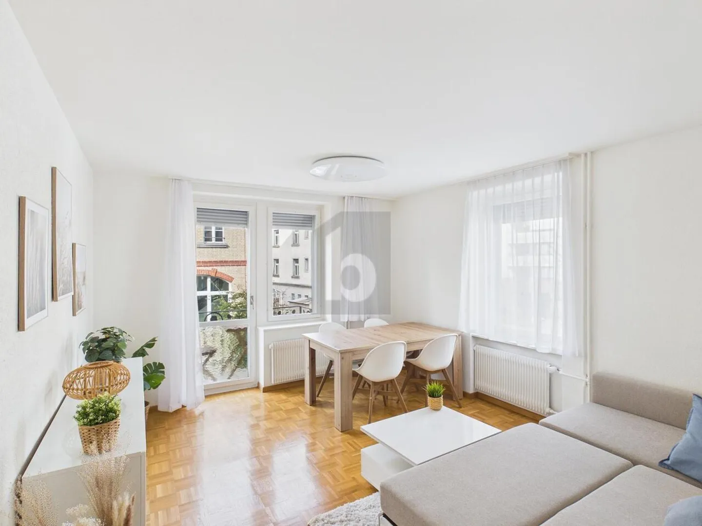 CENTRAL ET LUMINEUX AVEC BALCON - Photo 1 sur 6