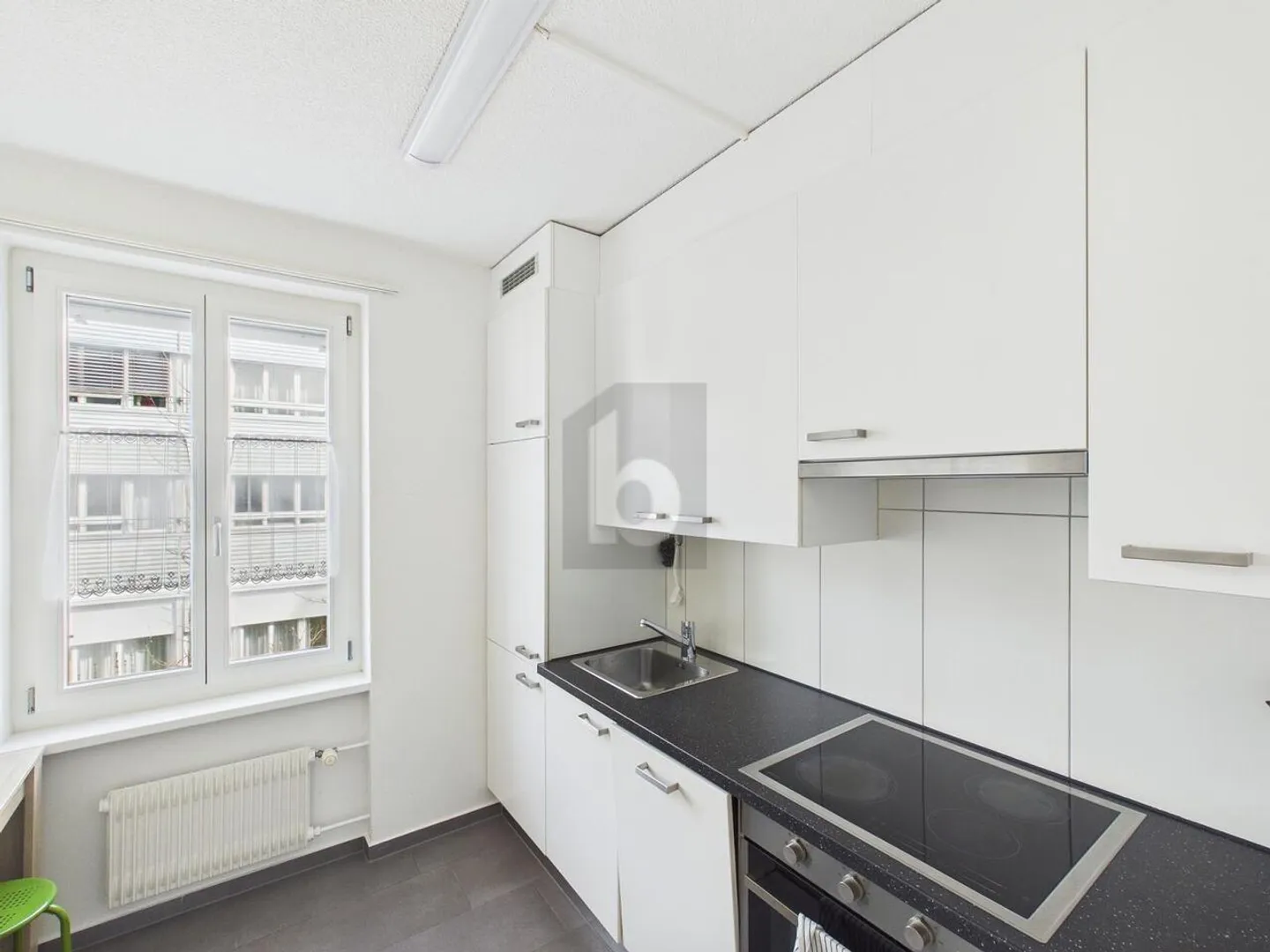 CENTRAL ET LUMINEUX AVEC BALCON - Photo 2 sur 6