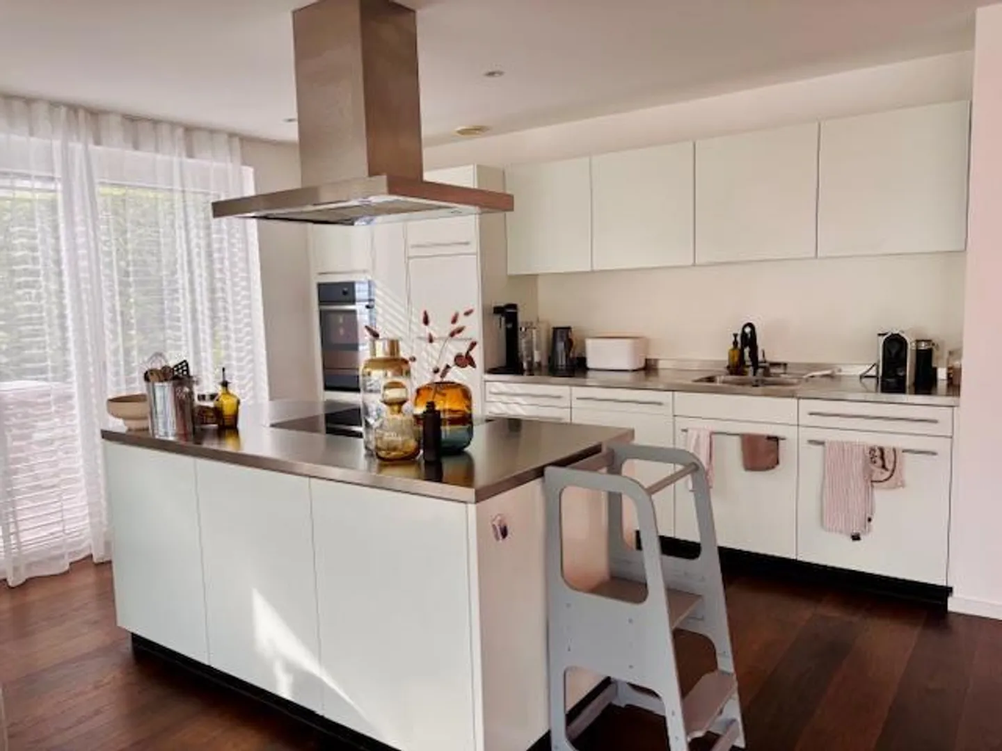 4.5 Room Furnished Living Object - Photo 2 of 5