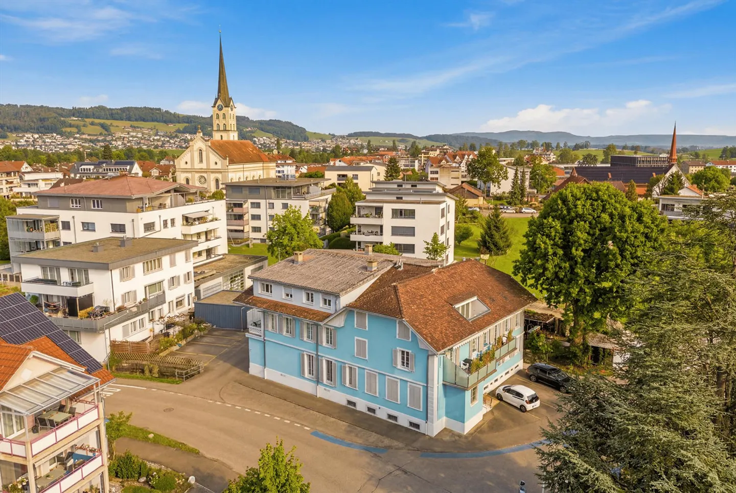 Einmaliges Mehrfamilienhaus in Schötz - Foto 1 von 5