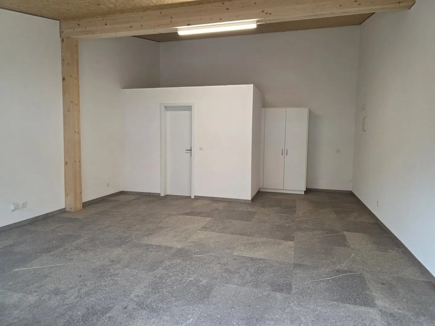 Administrative space at CHF 700.-/month including charges - Photo 2 of 5