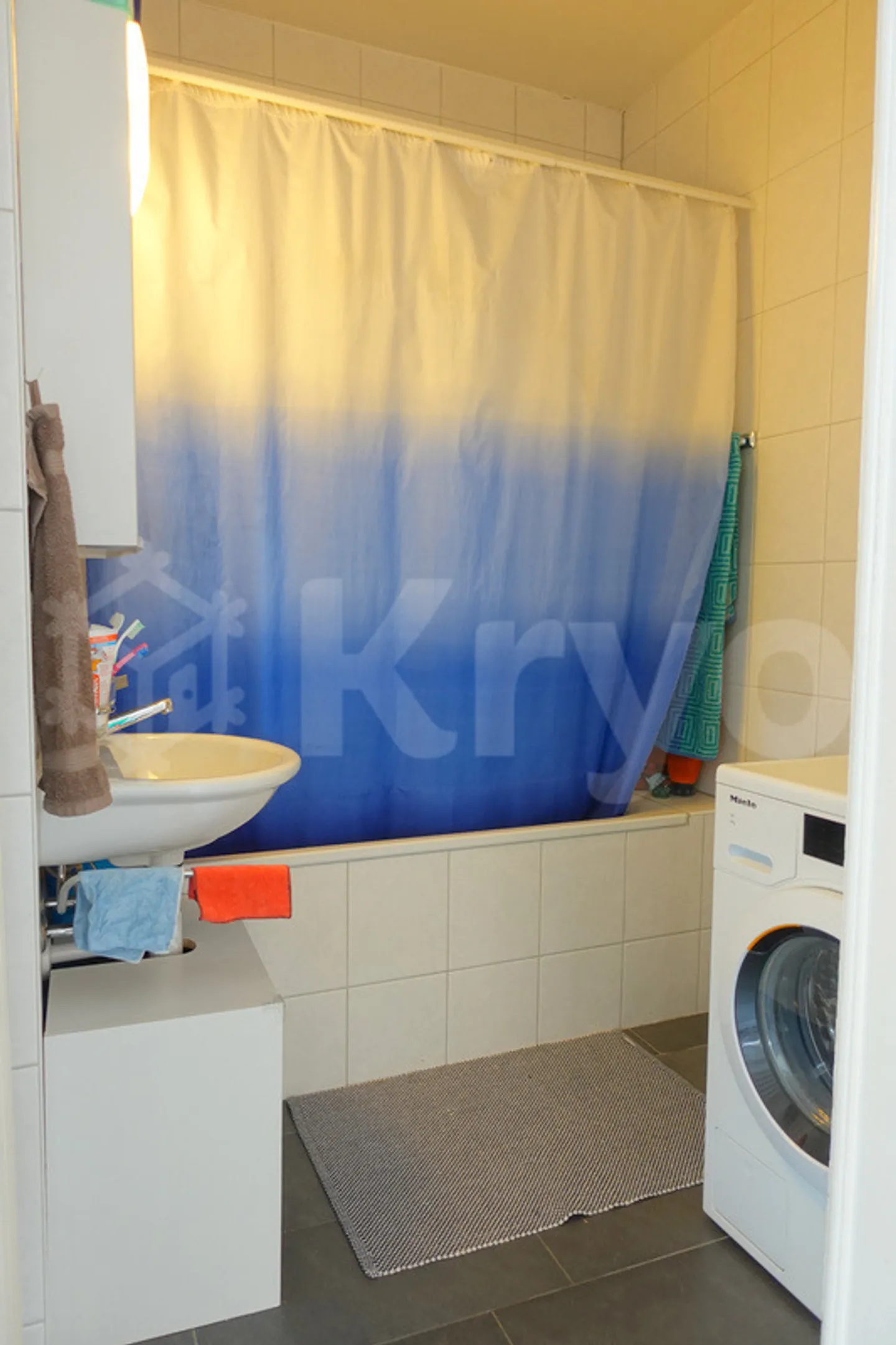 NICE 4-ROOM APARTMENT 2ND FLOOR QUIET NEIGHBORHOOD - Photo 11 of 12