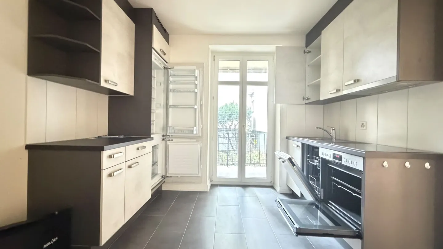 Einfache 2.5-EG-Zimmer-Wohnung mit Balkon und Kellerabteil - Photo 1 of 8