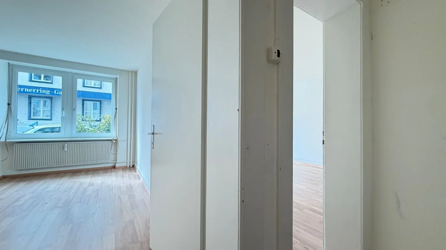 Einfache 2.5-EG-Zimmer-Wohnung mit Balkon und Kellerabteil - Photo 5 of 8