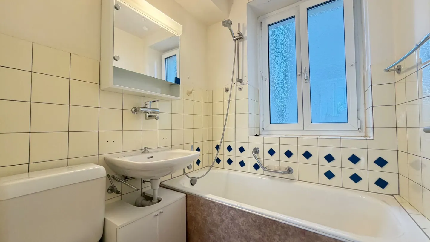 Einfache 2.5-EG-Zimmer-Wohnung mit Balkon und Kellerabteil - Photo 8 of 8