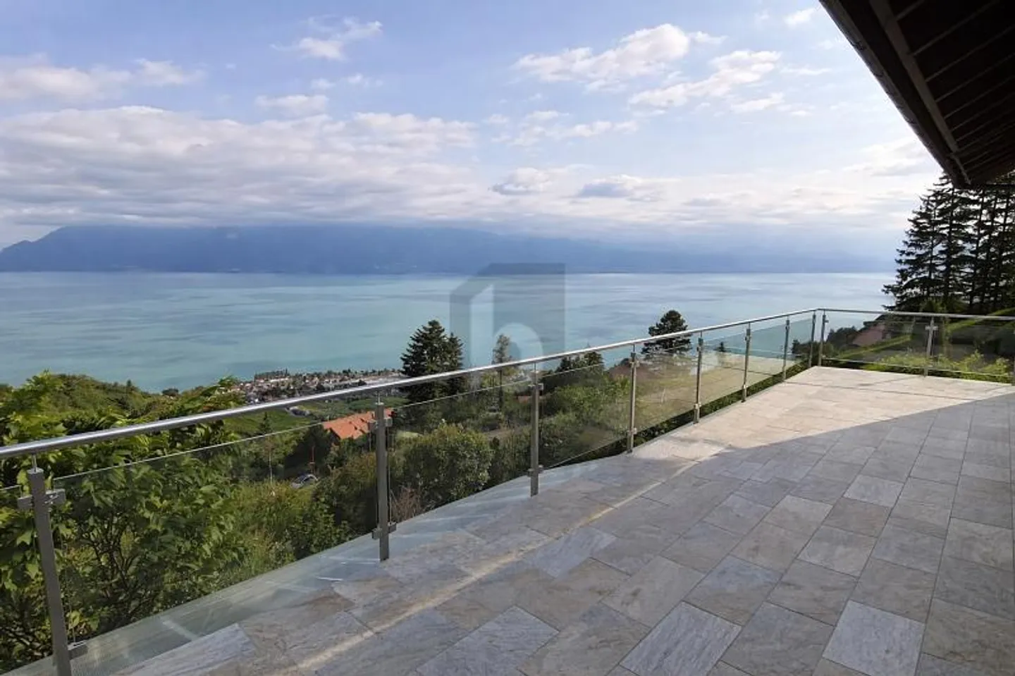 INDIVIDUELL UND GERÄUMIG MIT AMAZING VIEW - Foto 1 von 6