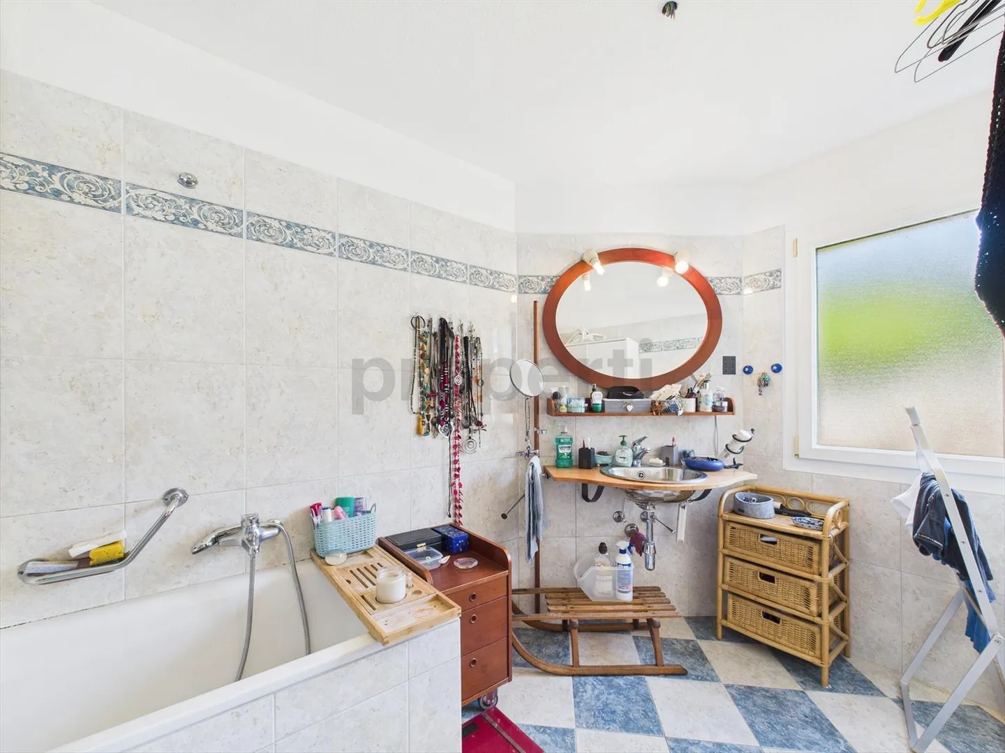 Charming 6-Room Single-Family Home in Giubiasco - Photo 10 of 12