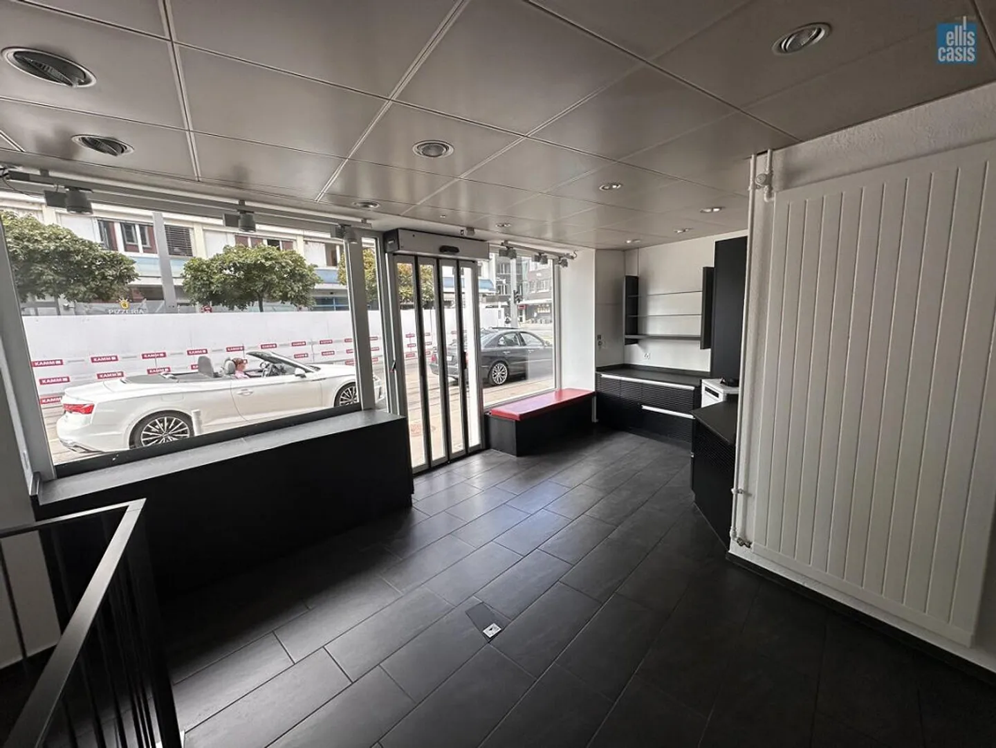 Attractive commercial space for office, practice or service - Photo 7 of 11