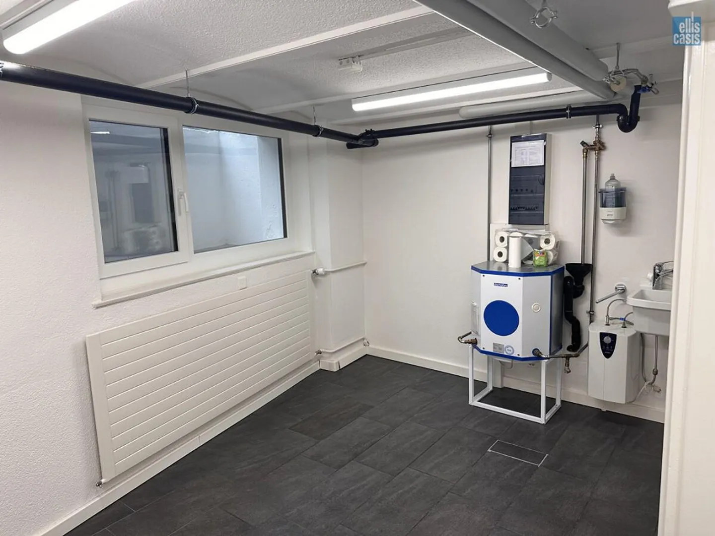 Attractive commercial space for office, practice or service - Photo 10 of 11