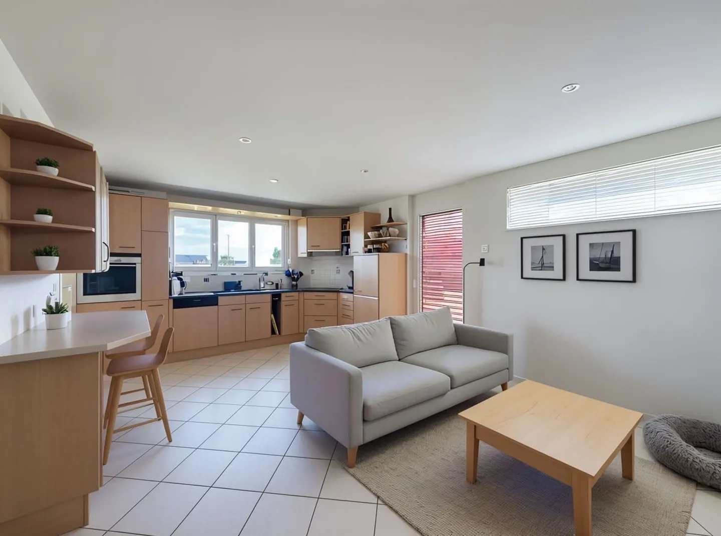 Versatile Duplex with Garden - Photo 7 of 9
