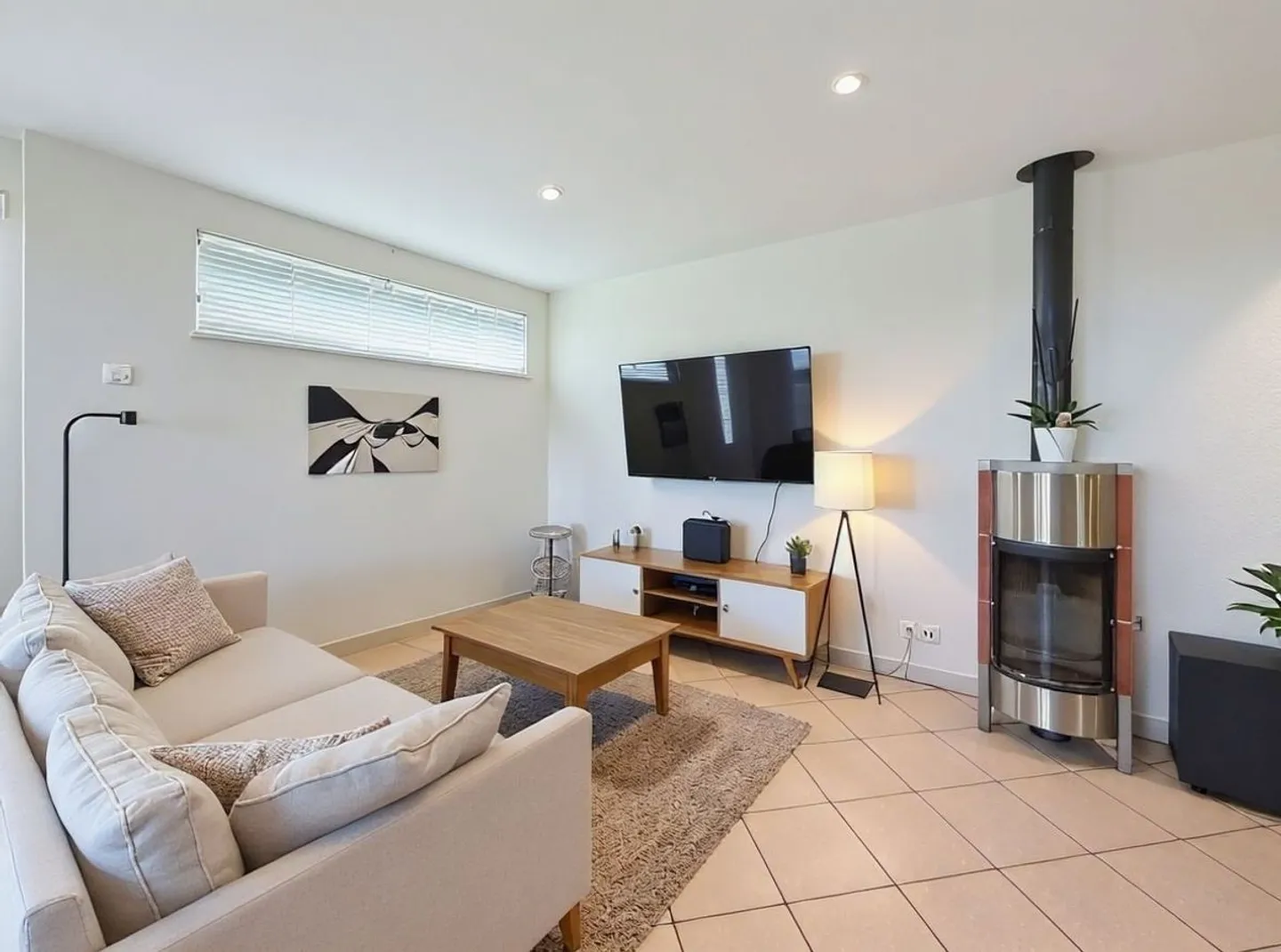 Versatile Duplex with Garden - Photo 8 of 9