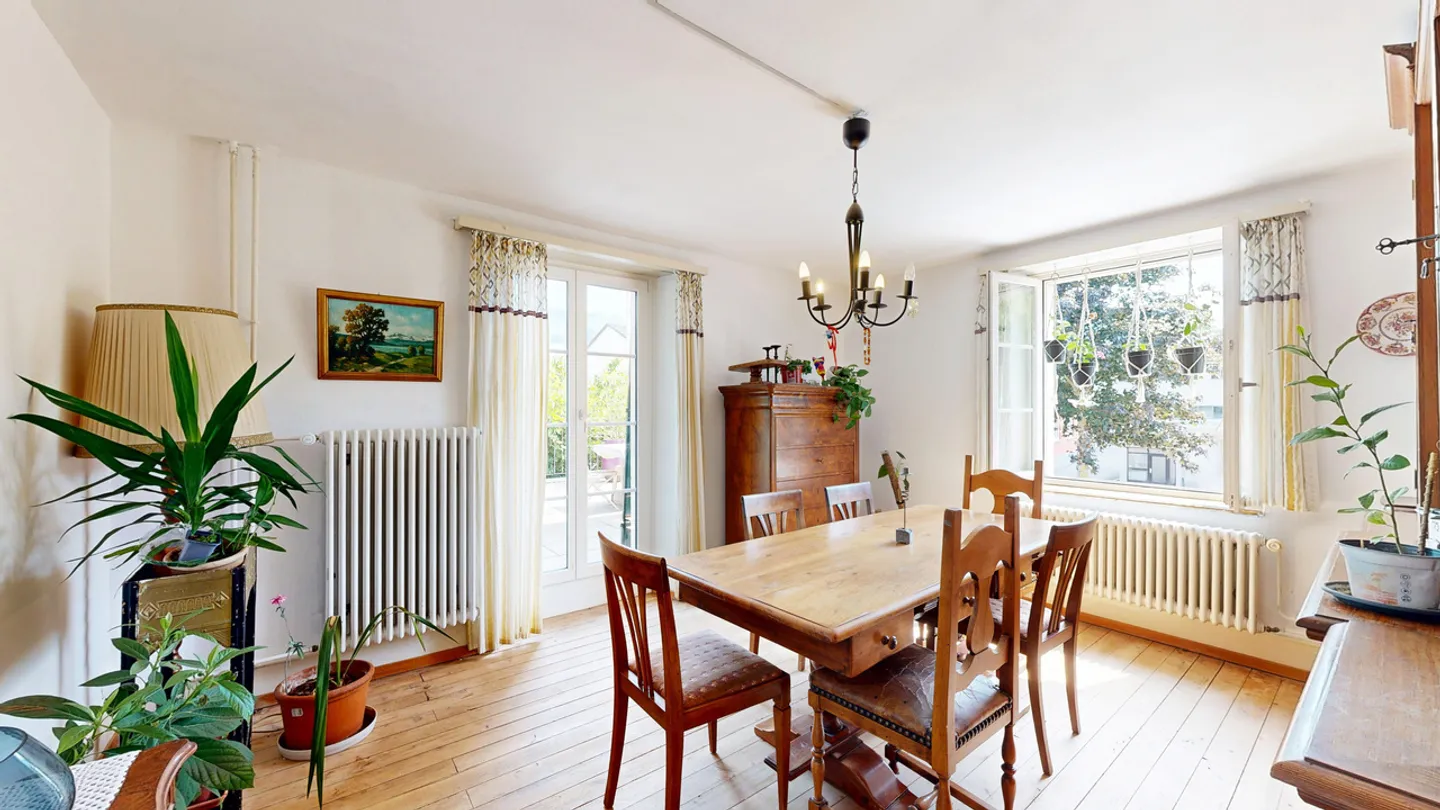 Spacious 7-room single-family house with versatile potential - Photo 2 of 19