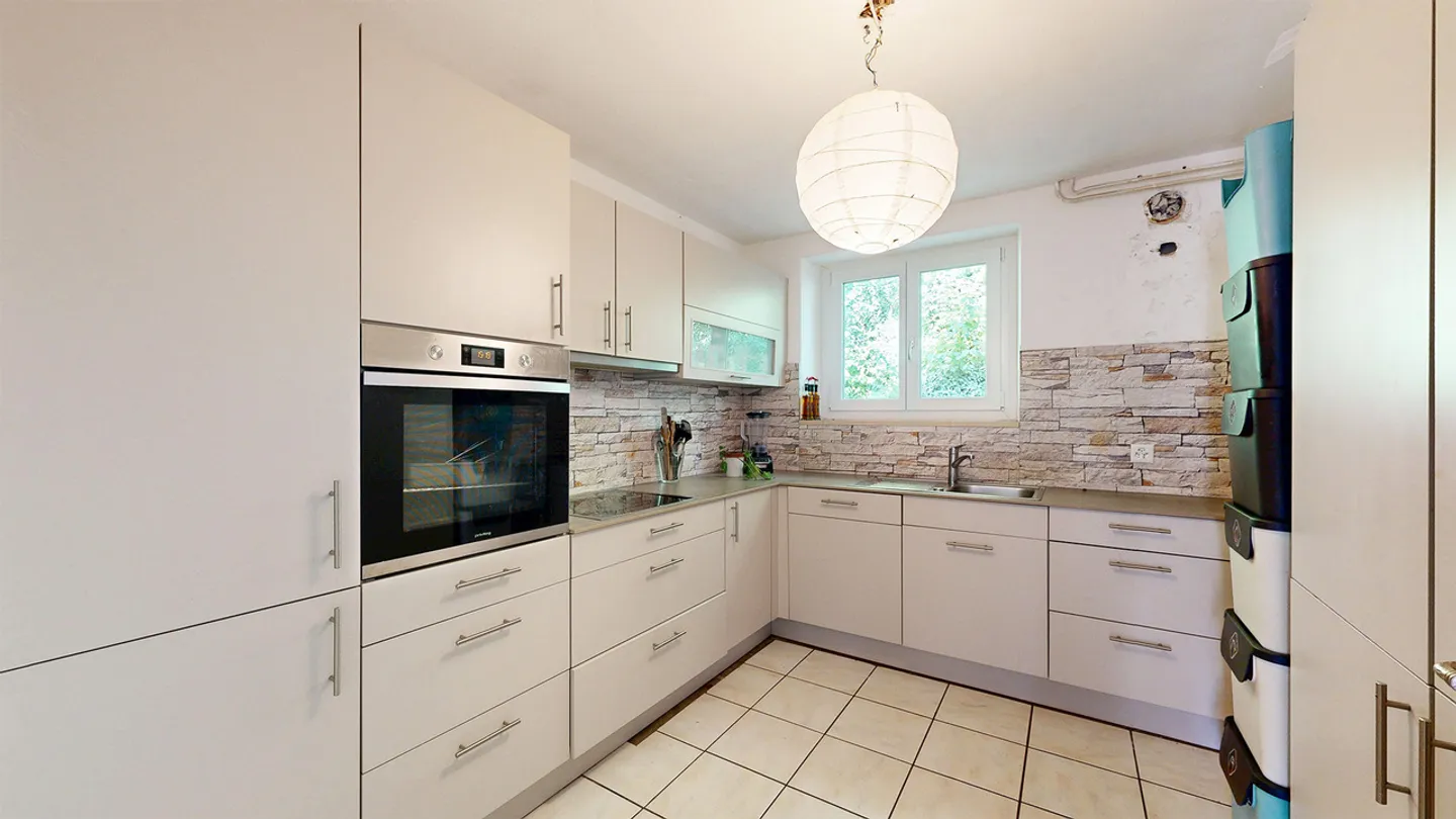 Spacious 7-room single-family house with versatile potential - Photo 5 of 19