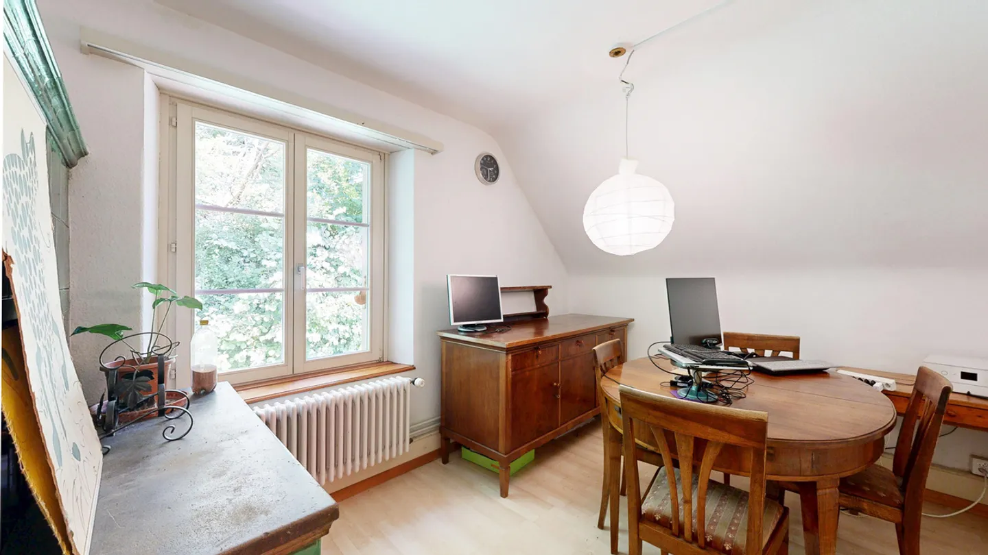 Spacious 7-room single-family house with versatile potential - Photo 10 of 19