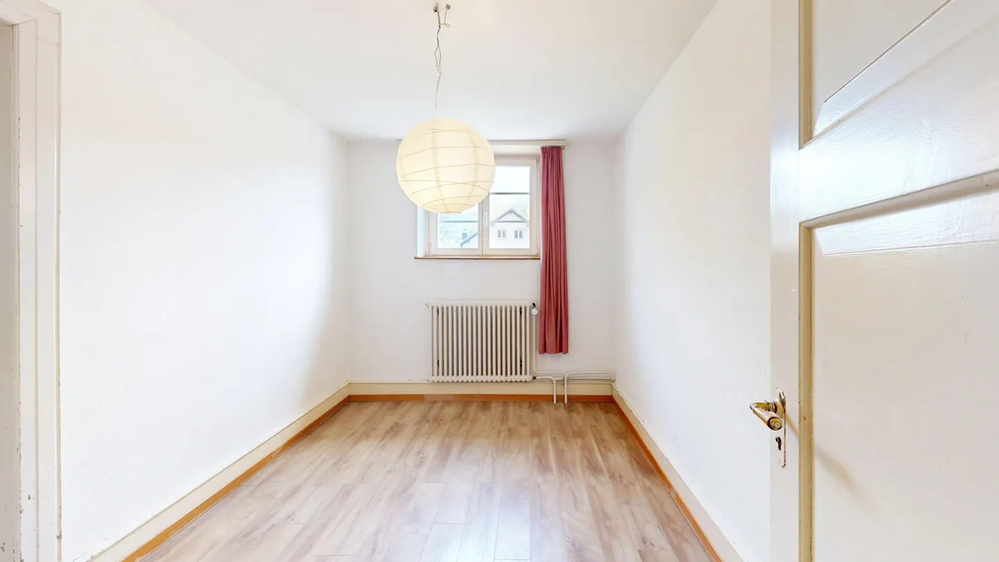 Spacious 7-room single-family house with versatile potential - Photo 11 of 19