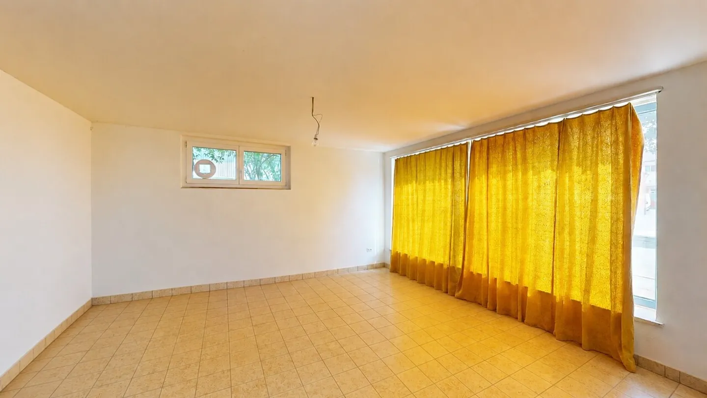 Spacious 7-room single-family house with versatile potential - Photo 15 of 19