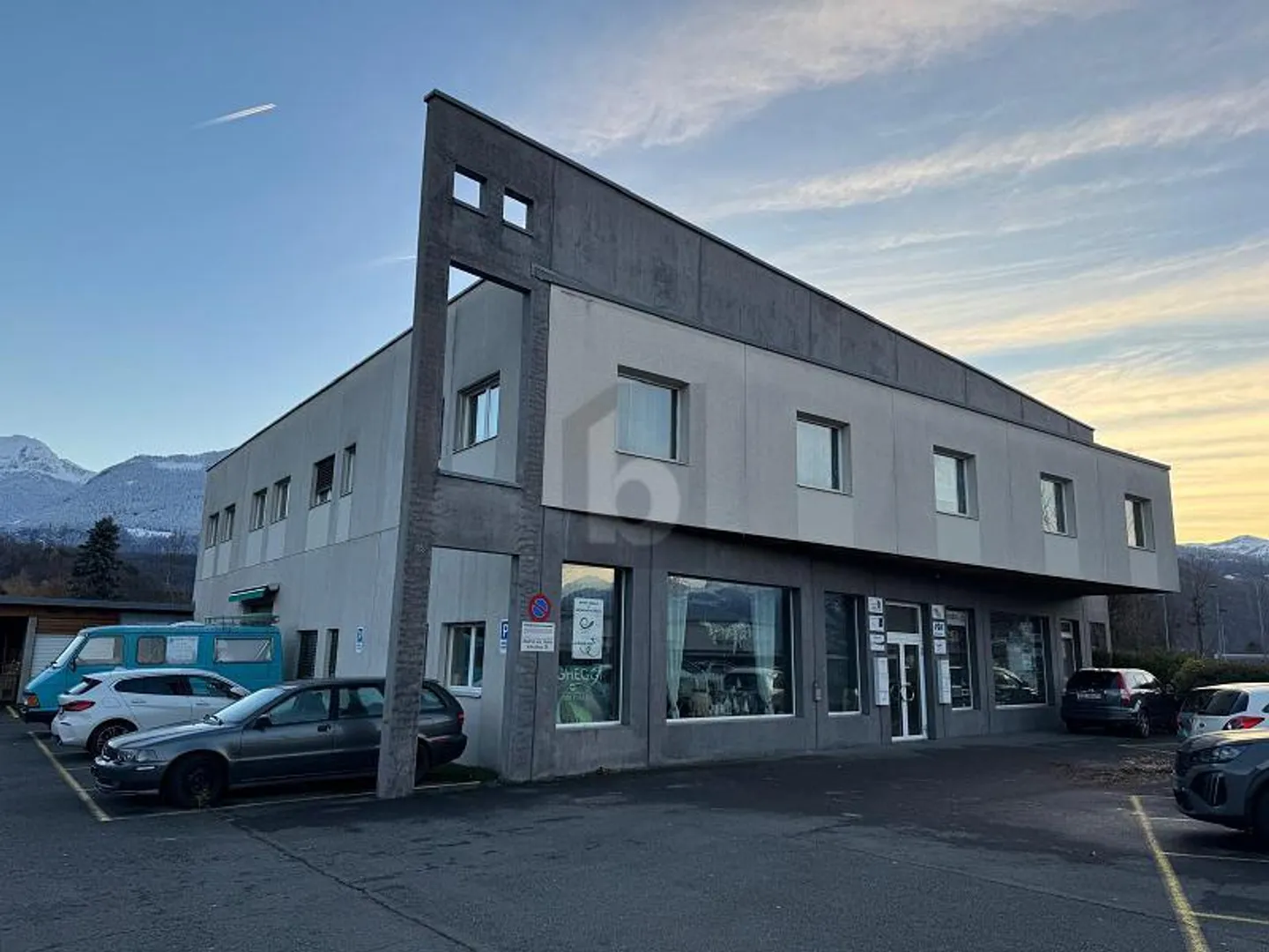 Spazio Commerciale Moderno a Bex - Foto 1 di 6