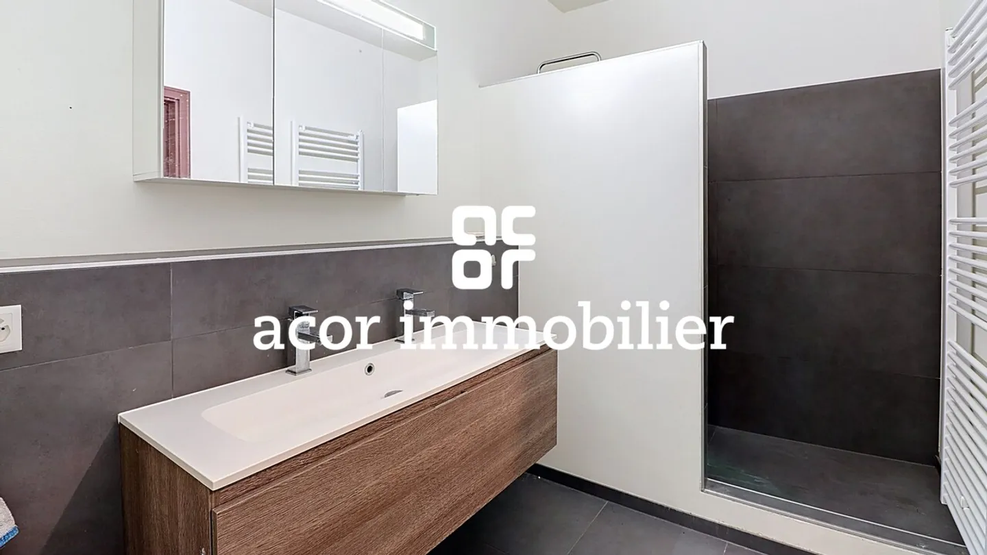 Character building with garden, swimming pool and rental income - Photo 6 of 14