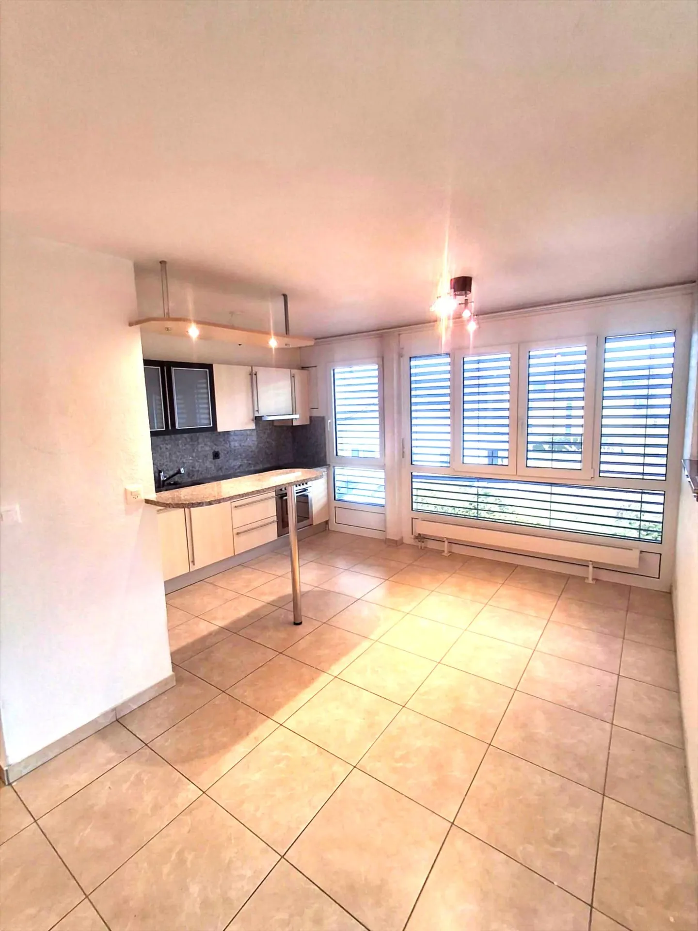 Spacious 4.5-room apartment with garage in Courroux - Photo 5 of 18