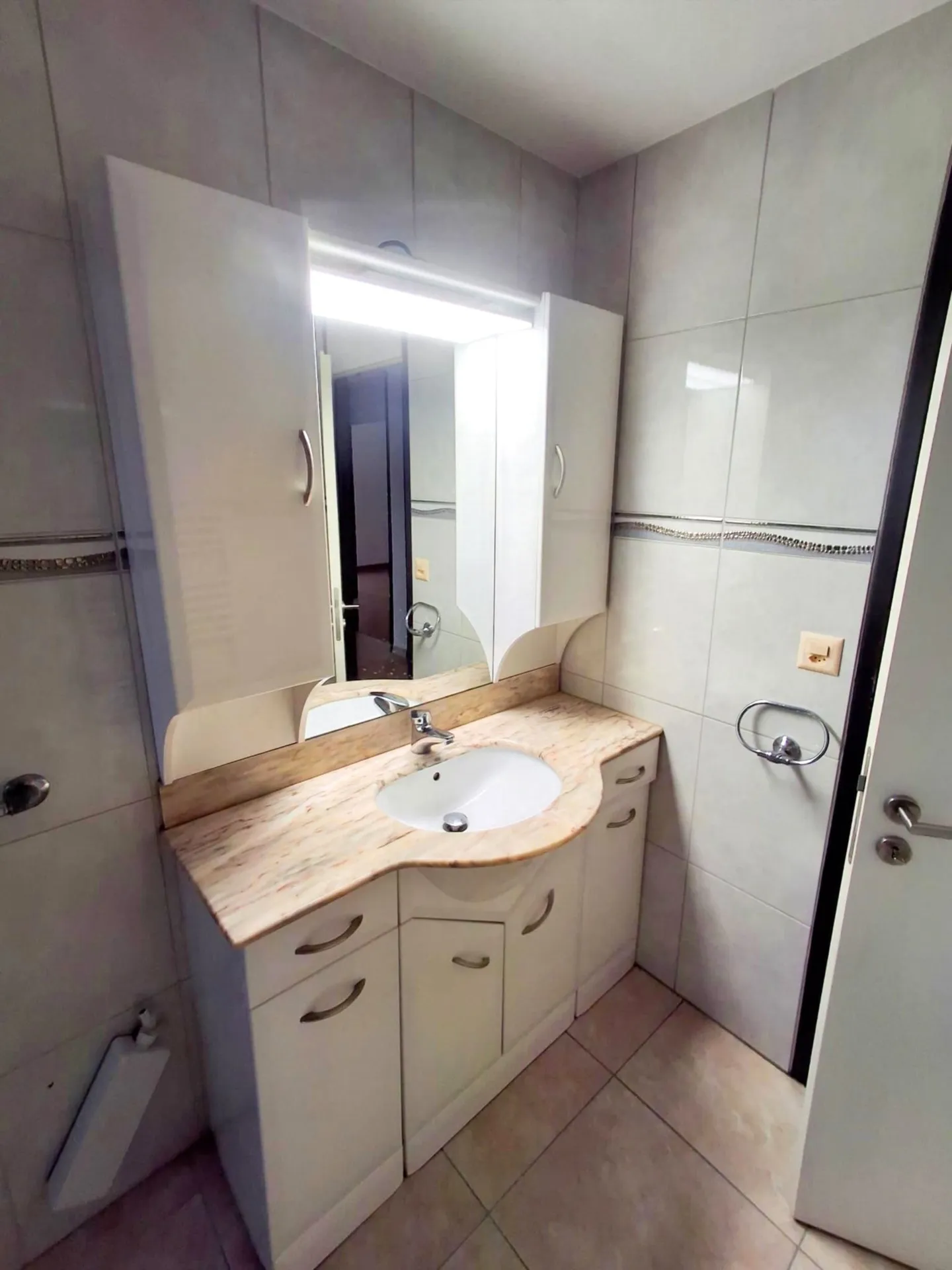 Spacious 4.5-room apartment with garage in Courroux - Photo 10 of 18