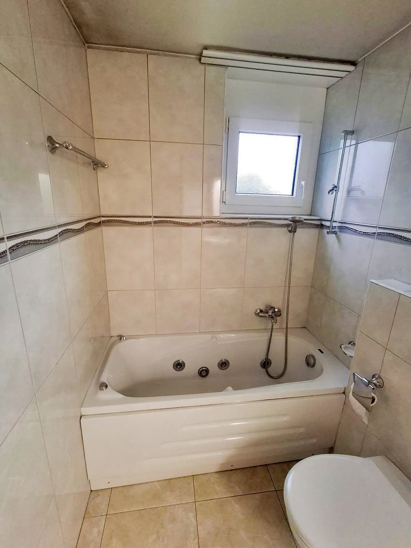 Spacious 4.5-room apartment with garage in Courroux - Photo 11 of 18