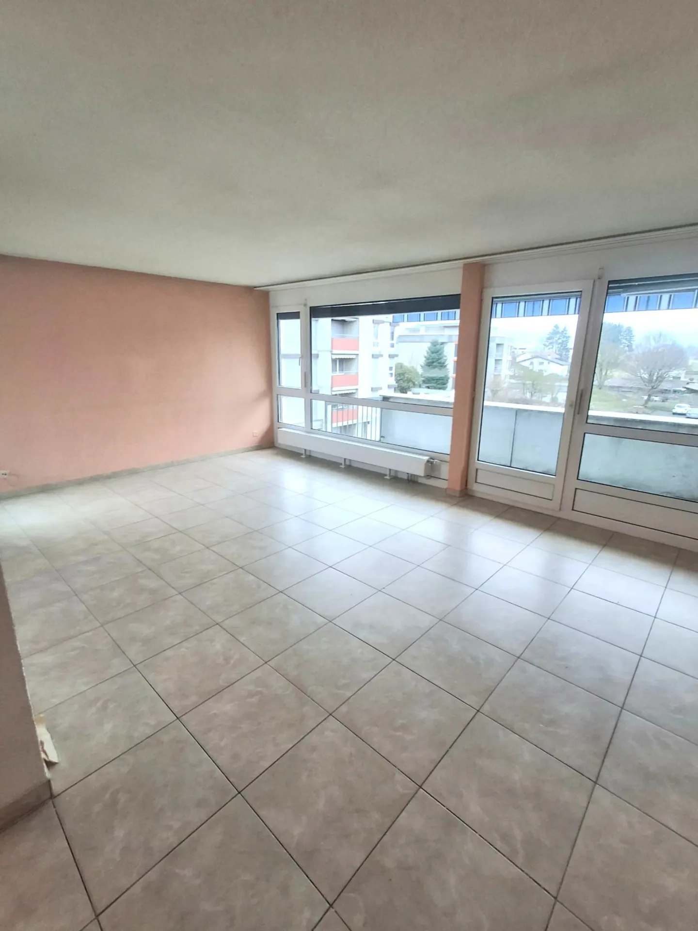 Spacious 4.5-room apartment with garage in Courroux - Photo 14 of 18