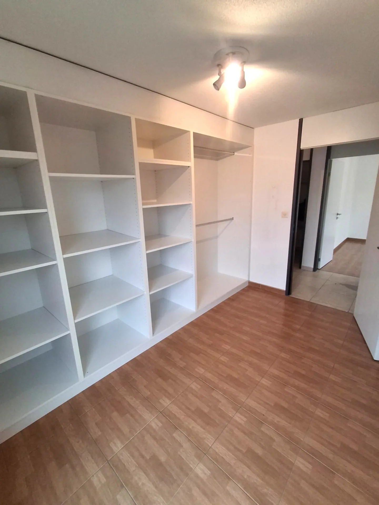 Spacious 4.5-room apartment with garage in Courroux - Photo 16 of 18