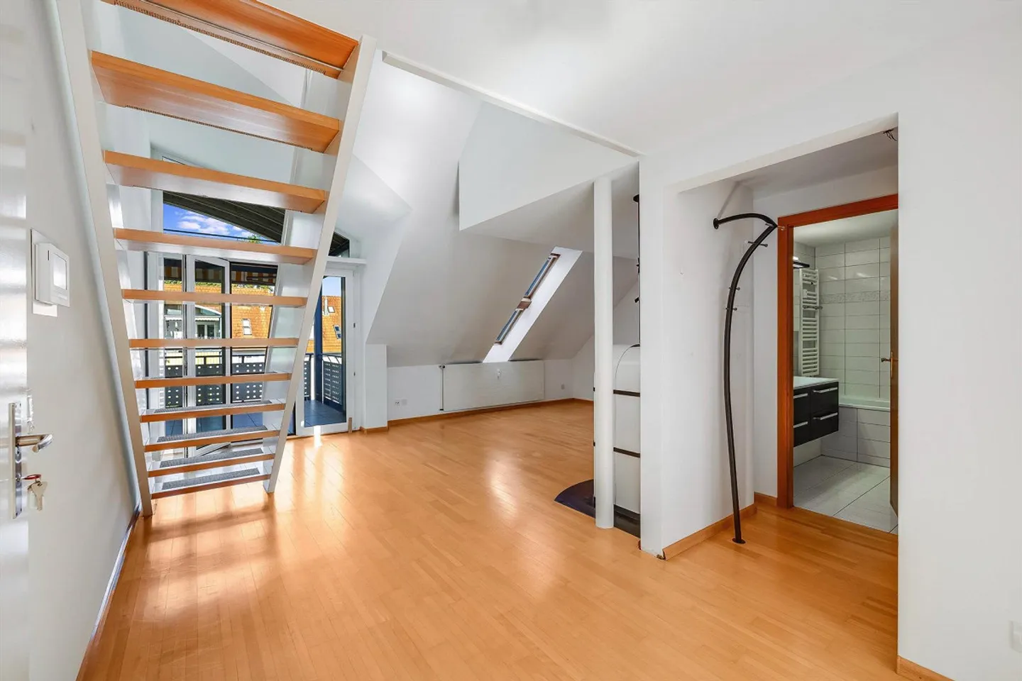 ATTICO LUMINOSO CON MOLTO SPAZIO E TRANQUILLITÀ - Foto 5 di 5