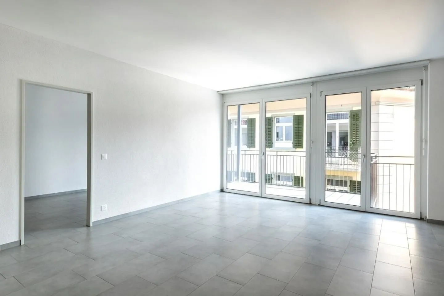 Appartement moderne en ville immédiatement près de la gare d'Oerlikon / place du marché ! - Photo 3 sur 6