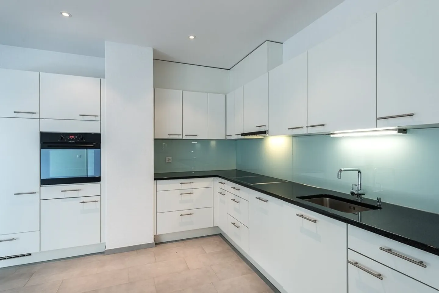 Appartement moderne en ville immédiatement près de la gare d'Oerlikon / place du marché ! - Photo 5 sur 6