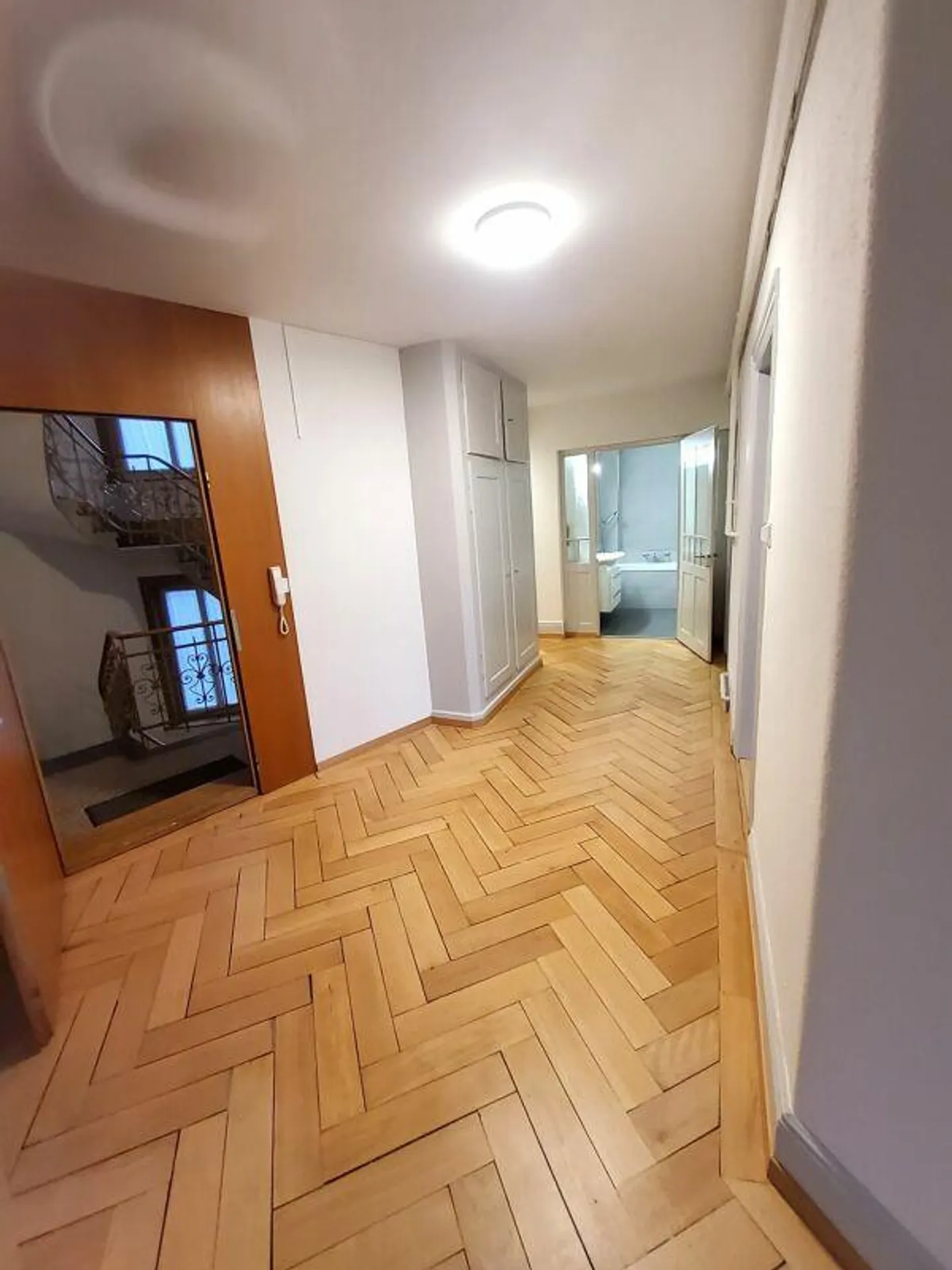 Appartamento luminoso e spazioso di 4,5 stanze - Foto 4 di 11