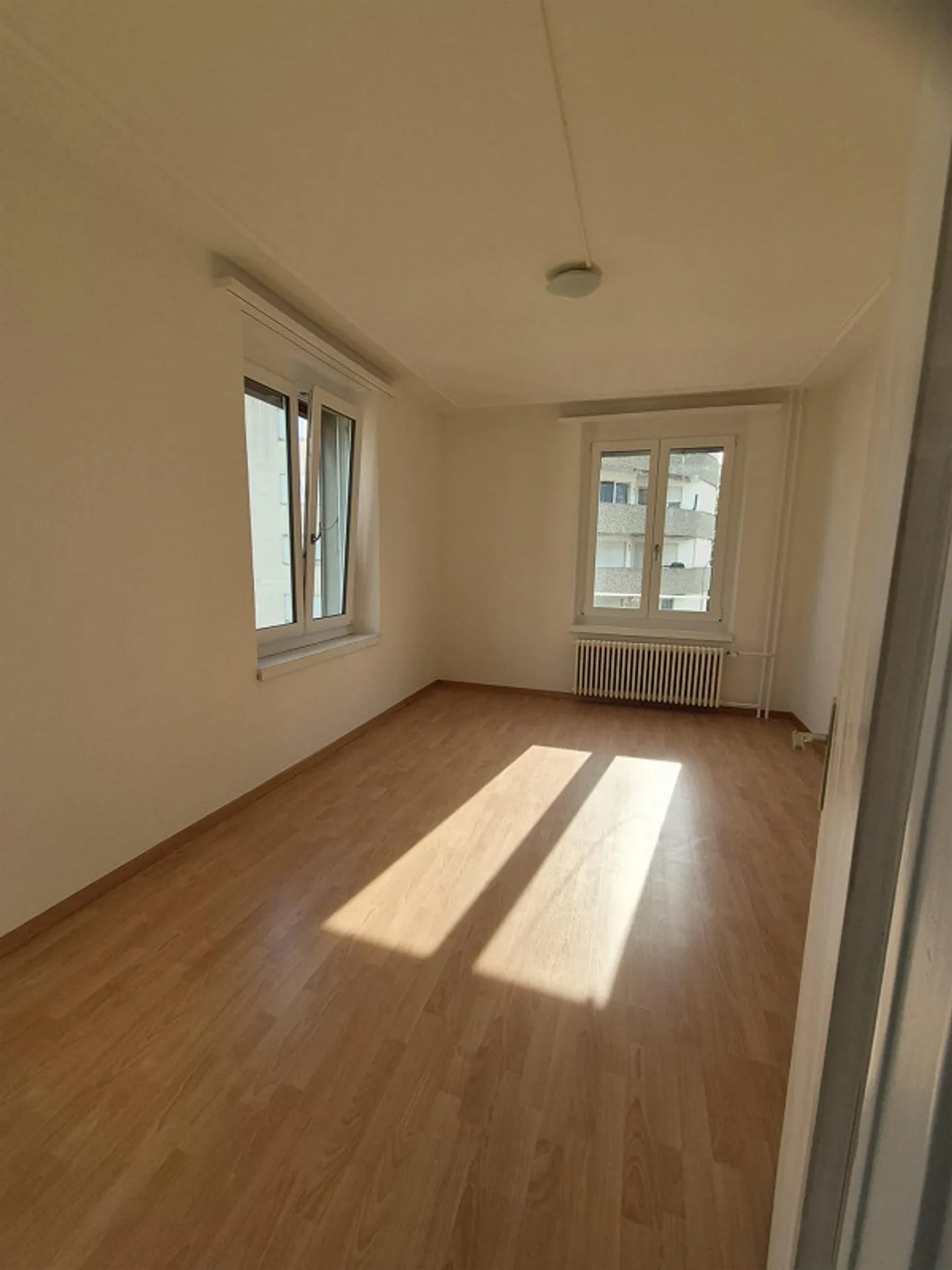 Appartement de 2,5 pièces situé au centre avec vue sur le lac - Photo 6 sur 11