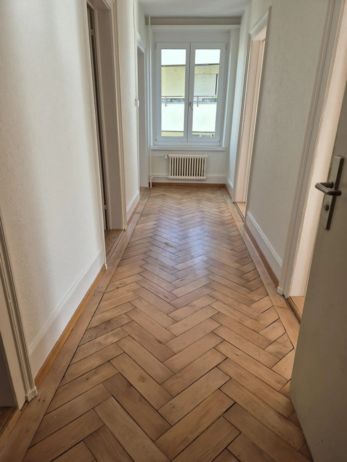 Appartement de 2,5 pièces situé au centre avec vue sur le lac - Photo 7 sur 11