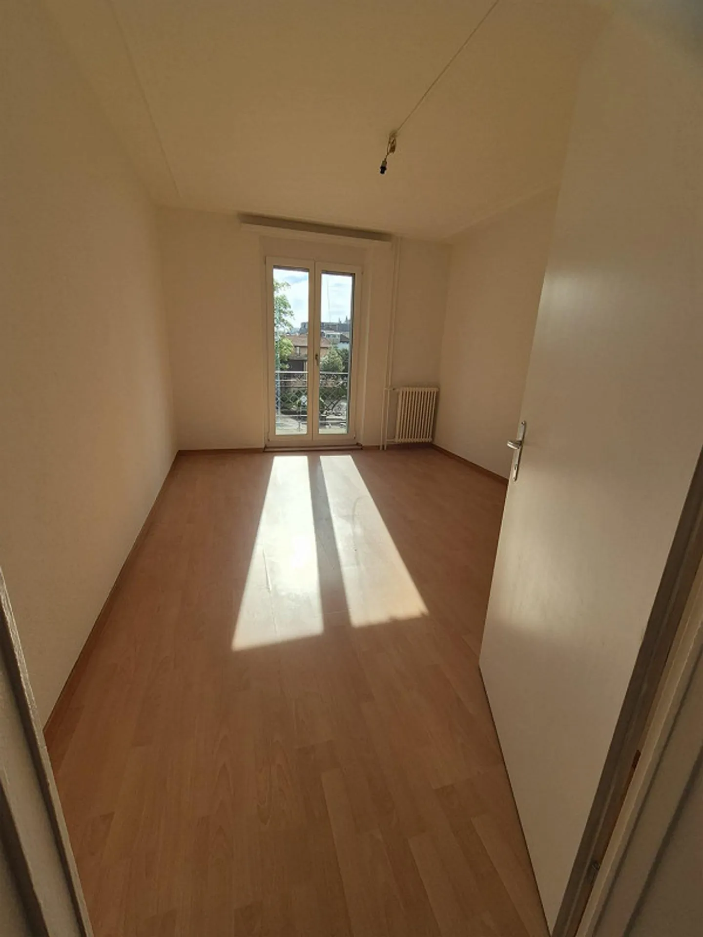 Appartement de 2,5 pièces situé au centre avec vue sur le lac - Photo 8 sur 11